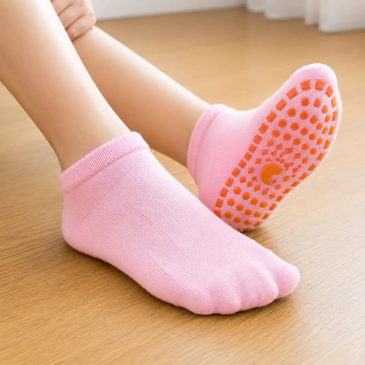 Non-Slip Cotton Yoga Socks with Grip for Pilates & Barre Vendula Care (2)