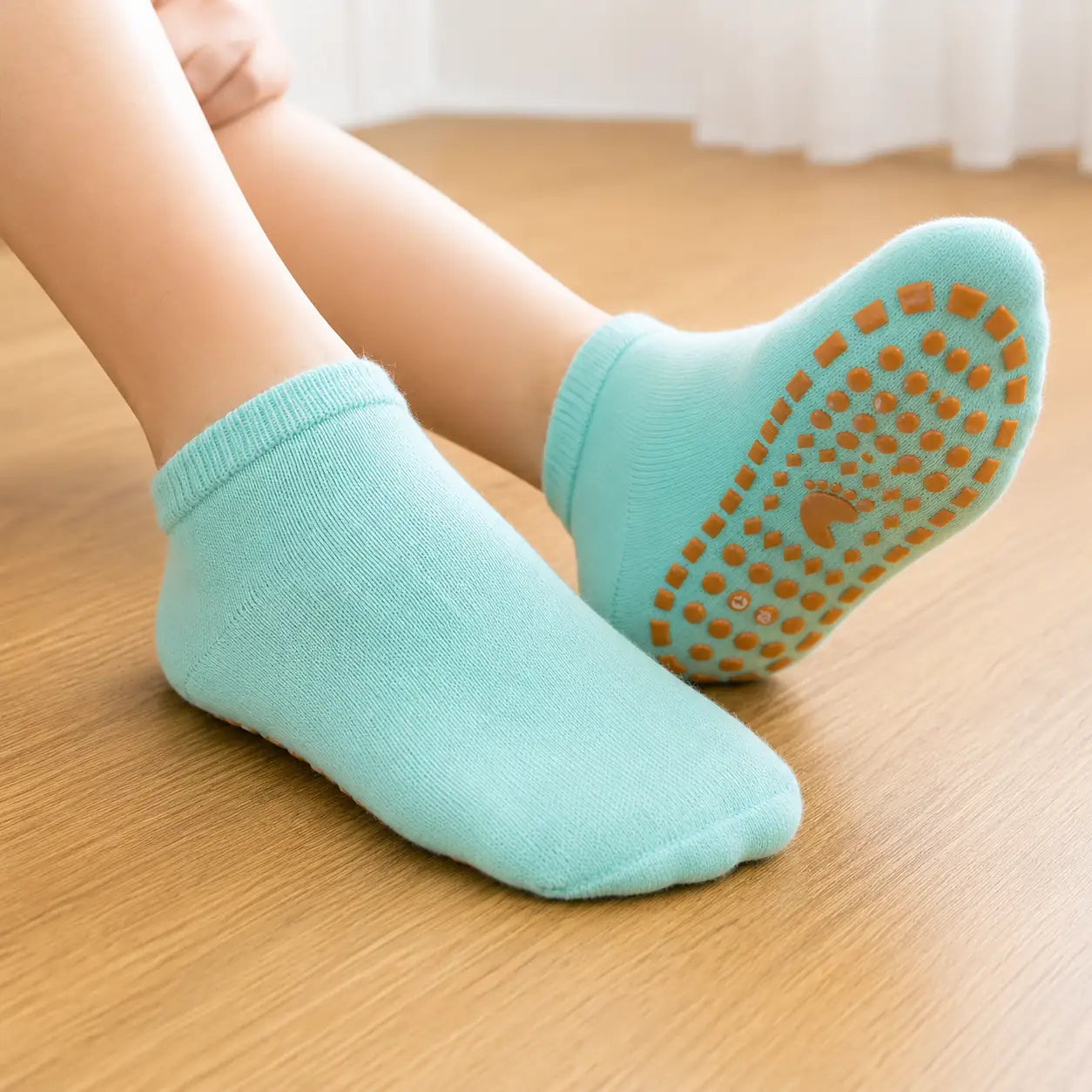 Non-Slip Cotton Yoga Socks with Grip for Pilates & Barre Vendula Care (4)