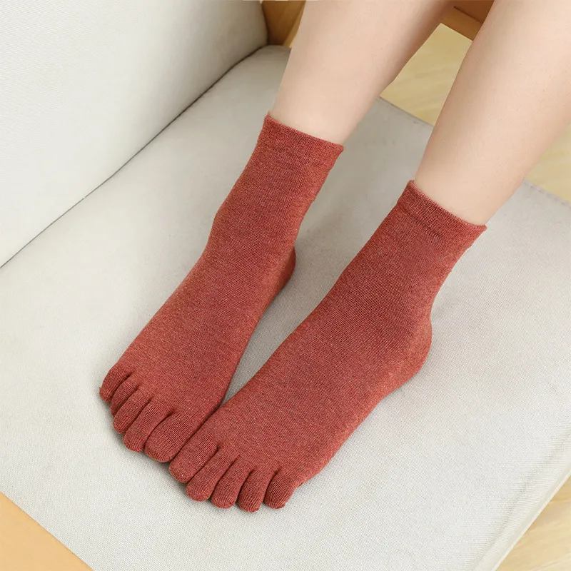 Seamless Mid-Tube Socks – Soft Comfort Fit for Daily Wear Vendula Care 07