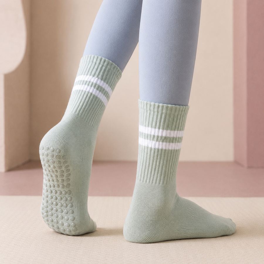 Women's Non Slip Yoga Socks with Silicone Grip for Pilates (3)